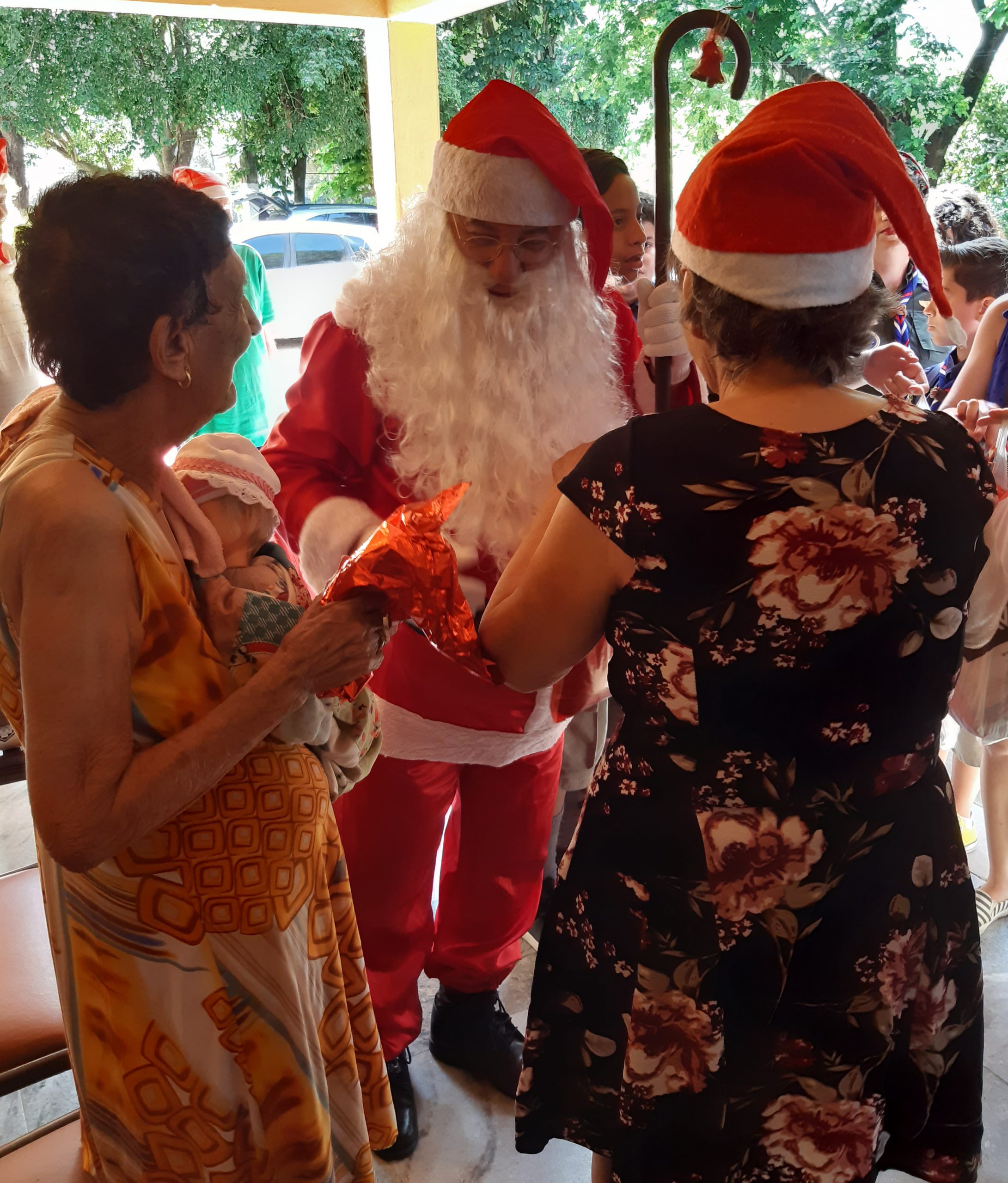 Cartinhas de idosos para Papai Noel já podem ser adotadas no Lar Adelson Rebello