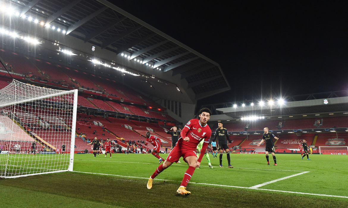 Liverpool bate Ajax e garante classificação na Liga dos Campeões