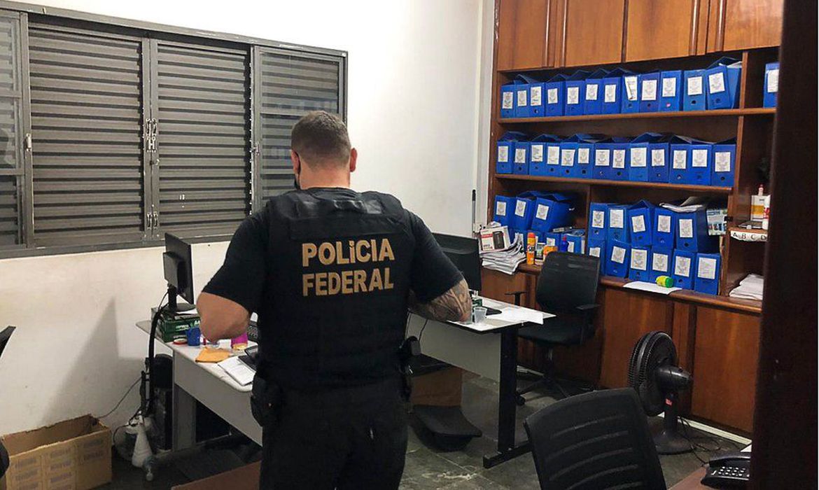PF deflagra operação para apurar desvios de recursos em Goiás