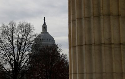 capitolio reuters 400x255 - Após invasão, Congresso dos EUA certifica vitória de Joe Biden