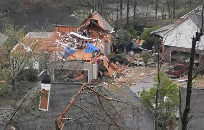 Tornados deixam ao menos cinco mortos e danos nos EUA 400x255 - Tornados deixam ao menos cinco mortos e danos nos EUA