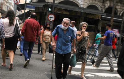 idosos coronavirus brazil 400x255 - Governo adia para dia 31 reinício de bloqueio e suspensão de benefício