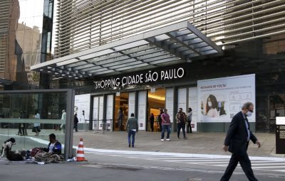 comerciio 400x255 - Confiança do comércio sobe em abril