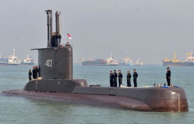 indonesia submarine 400x255 - Busca por submarino indonésio desaparecido mostra derramamento de óleo