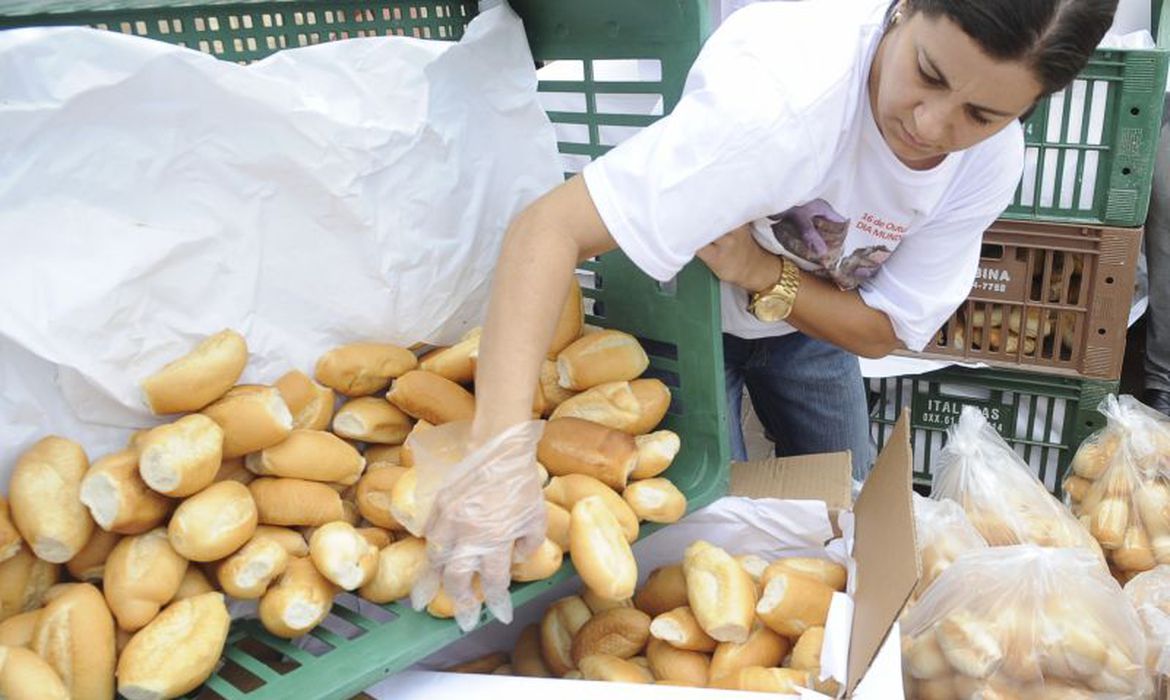 Preço do pão francês deverá ser fixado próximo ao balcão de venda