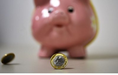 dinheiro 400x255 - Com auxílio emergencial, poupança volta a captar recursos em abril