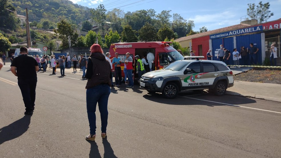 Jovem mata duas crianças e duas professoras em creche de SC