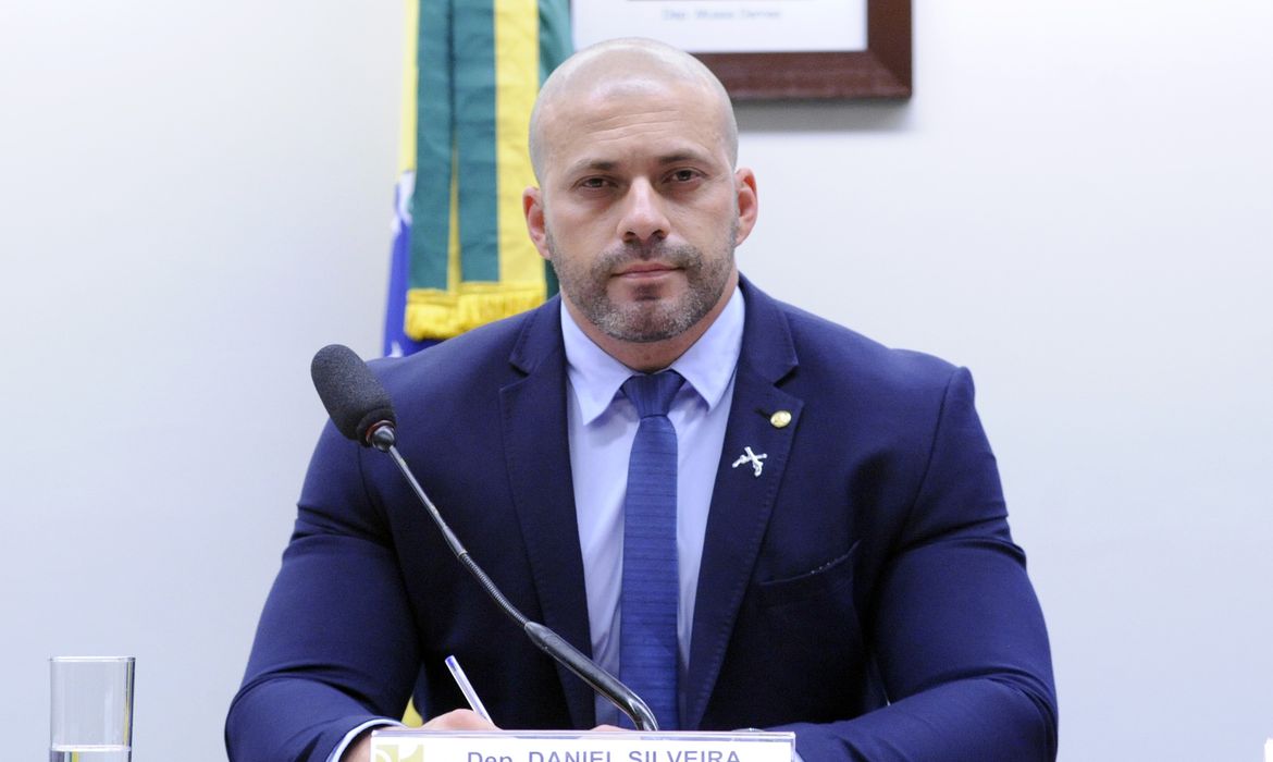 Deputado Daniel Silveira é condenado a indenizar prefeito de Niterói