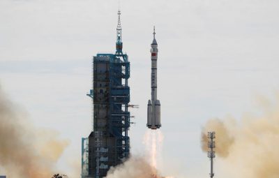 astronautas 400x255 - Astronautas chineses começam a fazer da nova estação espacial seu lar