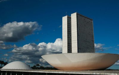 monumentos brasilia cupula plenario da camara dos deputados3103201341 1 400x255 - Entidades apresentam a Lira pedido de impeachment com 46 assinaturas