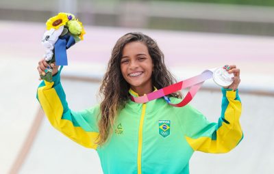 Rayssa Leal a Fadinha fatura prata no skate street em Toquio 2020 400x255 - Rayssa Leal, a Fadinha, fatura prata no skate street em Tóquio 2020