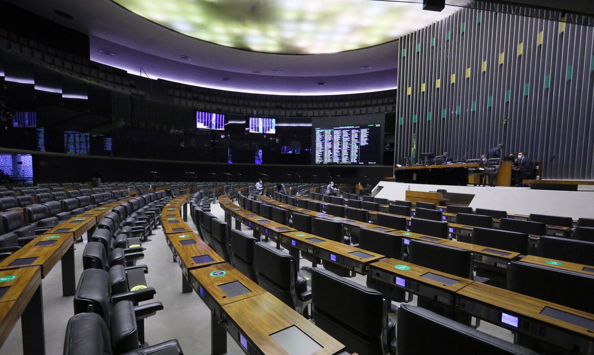 Câmara aprova regras para impedir supersalários no serviço público