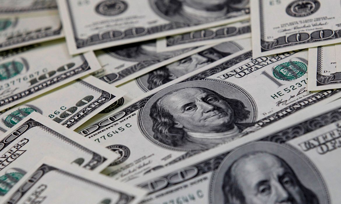 Dólar volta a superar R$ 5,50 com dados econômicos nos EUA