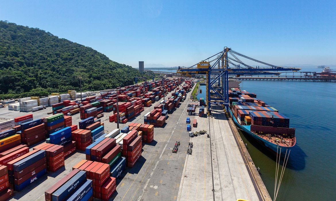 Governo leiloa terminais portuários em Santos, Paranaguá e Suape