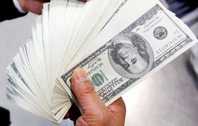 DOLAR 400x255 - Dólar cai para R$ 5,43, com fluxo estrangeiro para países emergentes