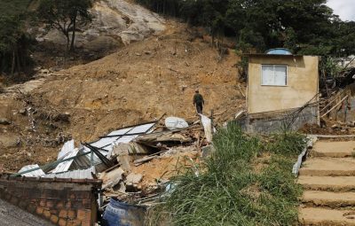 Petropolis 2 400x255 - Famílias de Petrópolis afetadas pelo temporal receberão benefícios