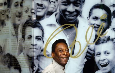 Pele recebe alta apos se recuperar de infeccao urinaria 400x255 - Pelé recebe alta após se recuperar de infecção urinária