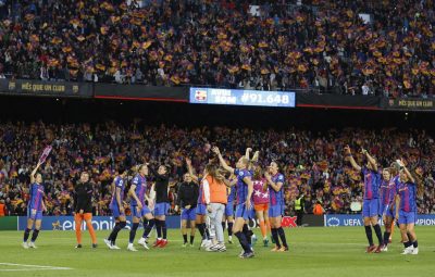 Barcelona recebe o maior publico da historia do futebol feminino 400x255 - Barcelona recebe o maior público da história do futebol feminino