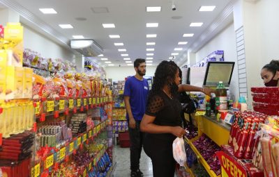 compras 400x255 - Indicador de emprego da FGV avança 4,5 pontos em abril