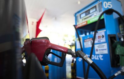 gasolina 400x255 - Petrobras reduz litro da gasolina em R$ 0,25 nas distribuidoras