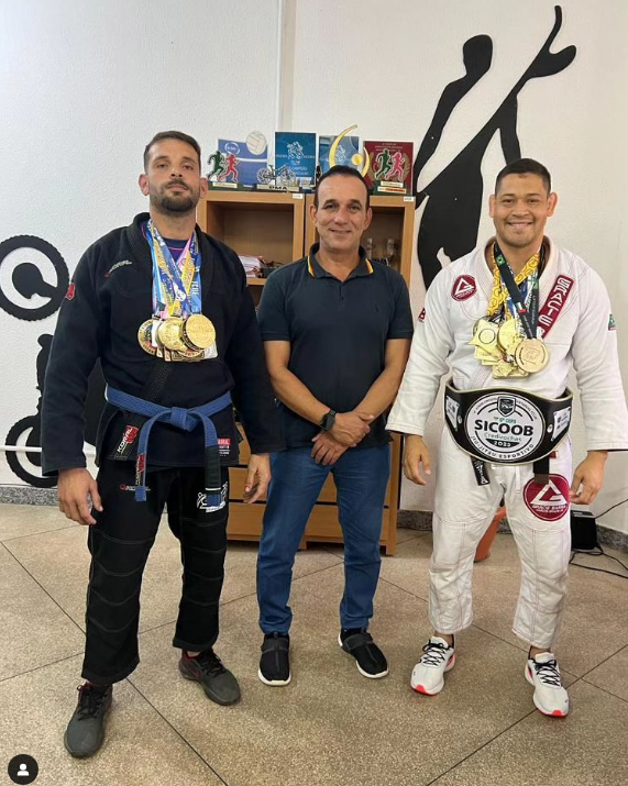 Atletas Bolsistas do Programa “Anchieta Rumo ao Futuro” foram destaque neste domingo (27/08) na 4ª Etapa do Estadual FCJJE – Circuito Capixaba de Jiu-jitsu 2023 – 6ª Copa SICOOB Credirochas, em Cachoeiro de Itapemirim./ES.