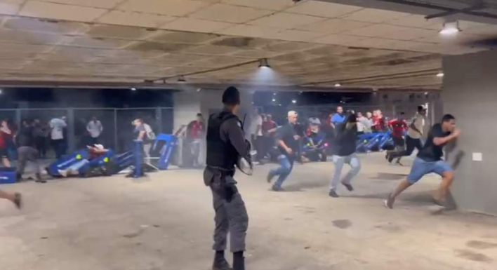 Noite de terror  para o Flamengo no estádio Kleber Andrade