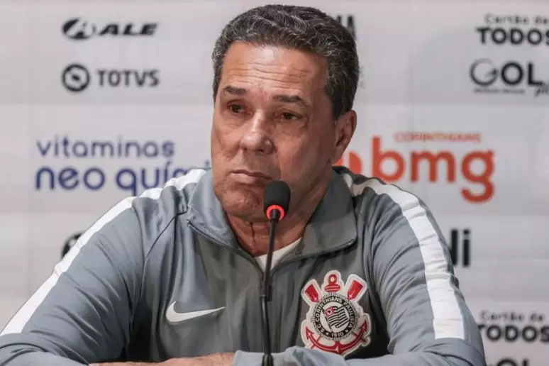 Corinthians demite o técnico Vanderlei Luxemburgo