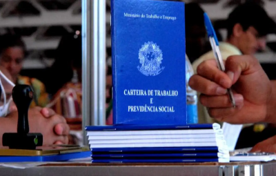 carteira de trabalho 400x255 - Debate sobre redução da jornada de trabalho reúne argumentos diferentes
