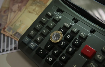 dinheiro 400x255 - Crédito facilitado para empreendedores com mais de 60 anos é aprovado na CDH