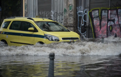 chuvas no Rio 400x255 - Temporal provoca alagamentos e quedas de árvores no Rio