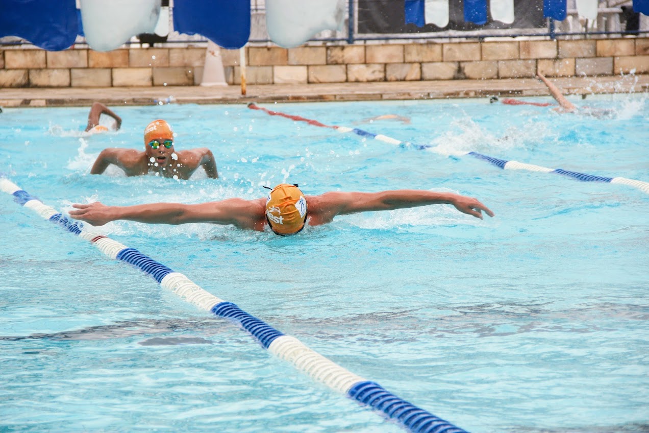 AEST se destaca no Campeonato FAC de natação de velocidade com 16 medalhas