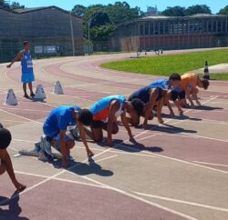 WhatsApp Image 2026 04 18 at 18.20.46 250x242 - ATLETAS DE ICONHA SÃO DESTAQUES NO CAMPEONATO SUB-20 DE ATLETISMO