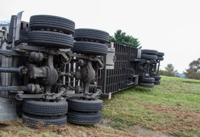 acidente 670x460 - PRF registra 84 mortes e 1.167 feridos nas estradas durante feriado